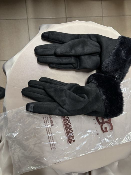 Черни ръкавици UGG