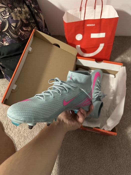 ghete de fotbal nike mercurial