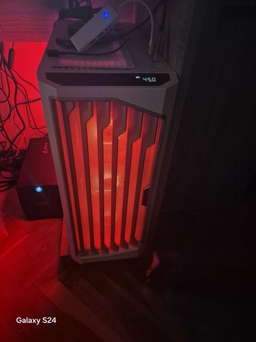 High-End PC: i7-14700KF / RX 9070 XT / 48GB RAM / 5.5 TB / Сглобен с топ части