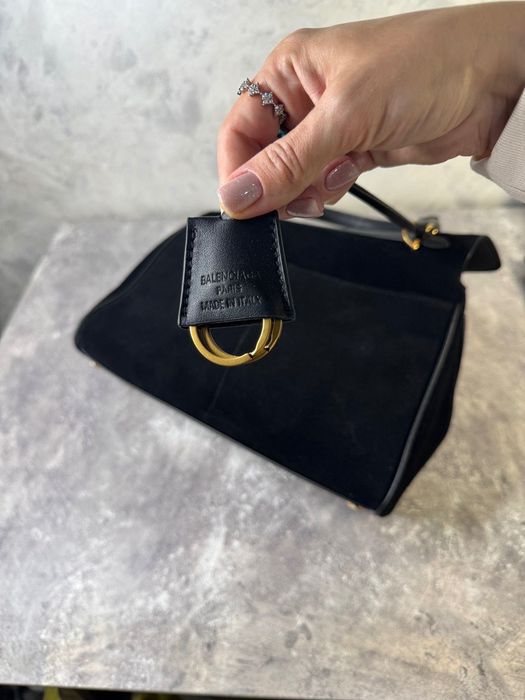 Велурена чанта черна balenciaga