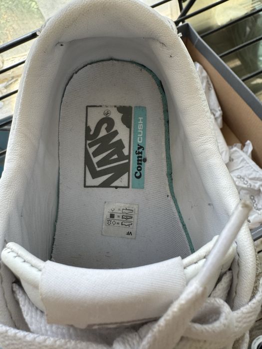 Продам новые кеды Vans