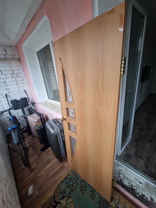 Продам межкомнатную дверь б/у