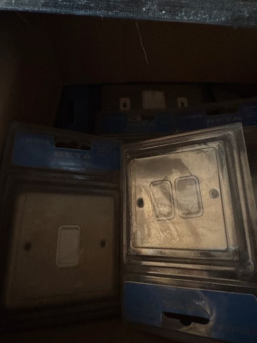 Detectoare de fum,intrerupatoare si becuri led