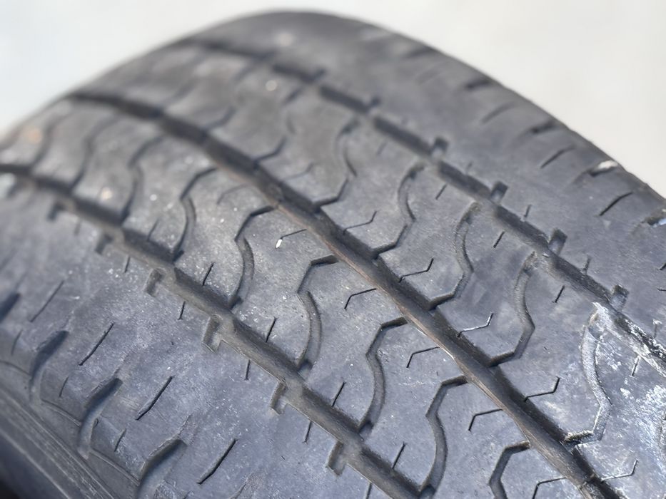 235/65/R16C Dunlop Econo drive 2бр летни бус dot4919 5-6мм