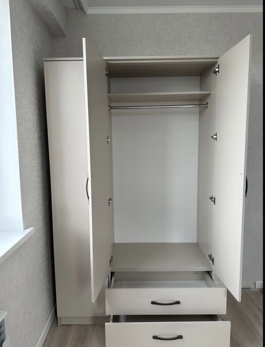 Продам вместительный шкаф для одежды