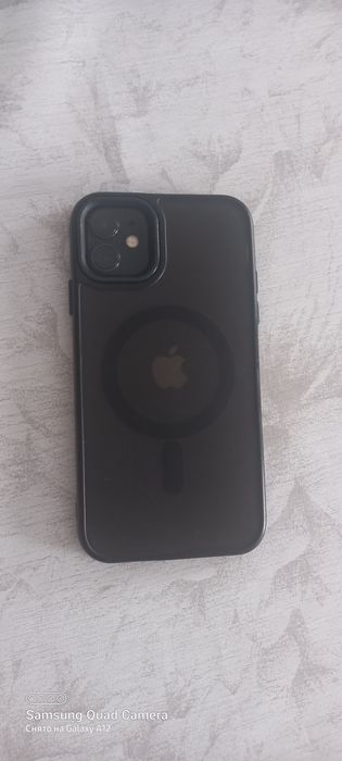 Продам айфон 11  128