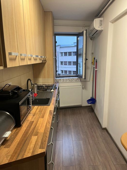 Particular închiriez apartament 2 camere zona Unirii