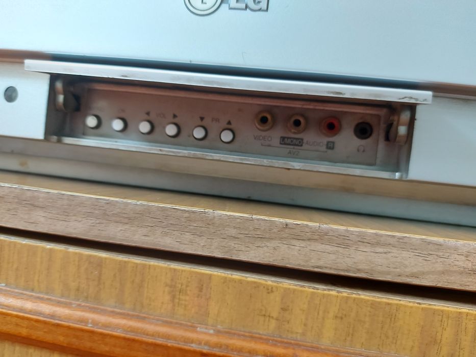 Телевизоры горизонт и LG Flatron