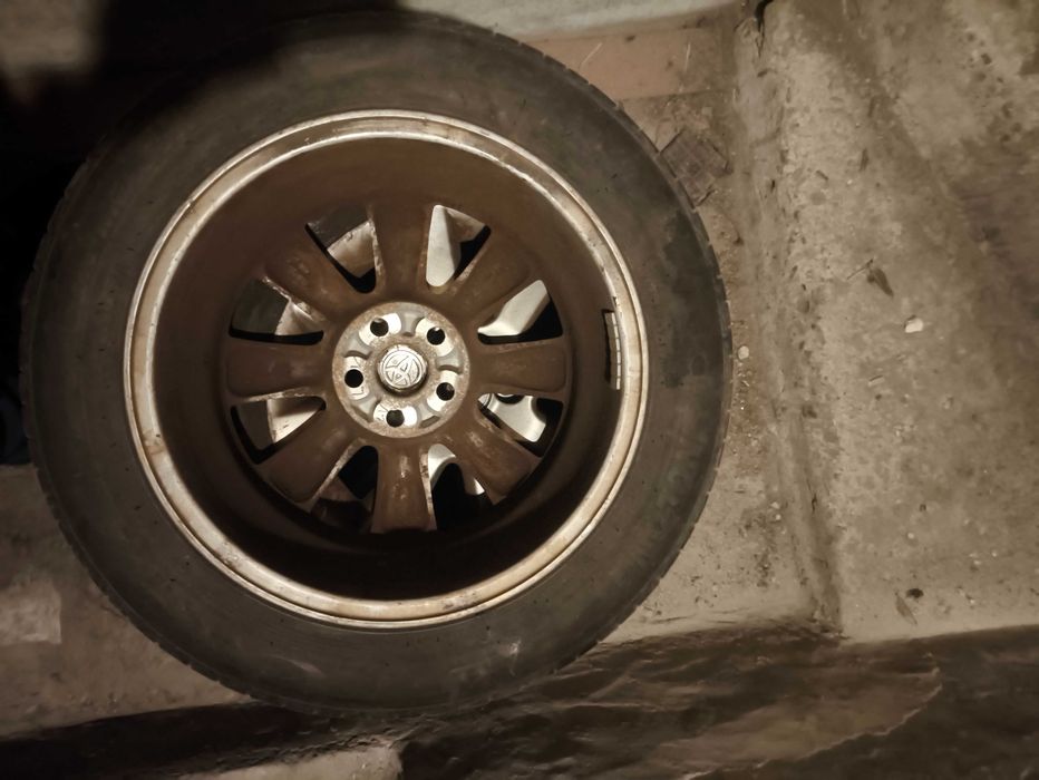 Джанти Тойота 16 инча + гайки + патерица