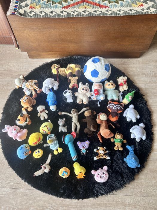 Корзина с мягкими игрушками