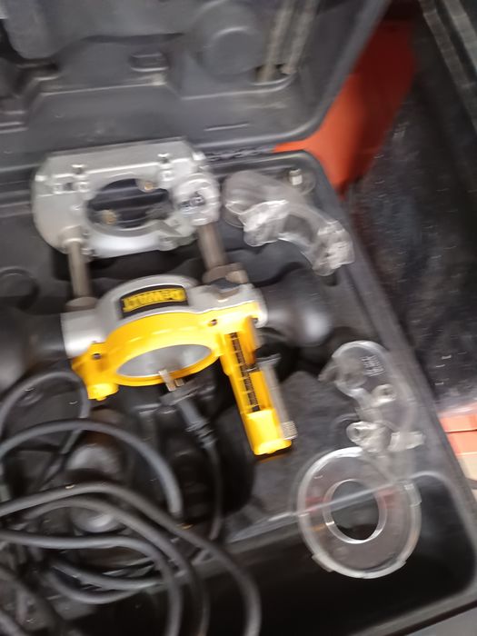 Freza de cant Dewalt cu accesorii