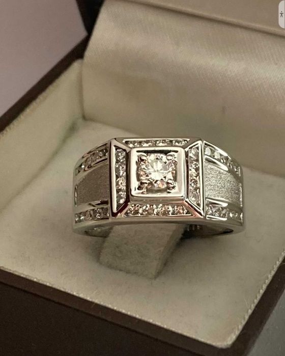 Inel superb aur alb 18k cu diamante 0.99ct , marime 57 si 7.30gr