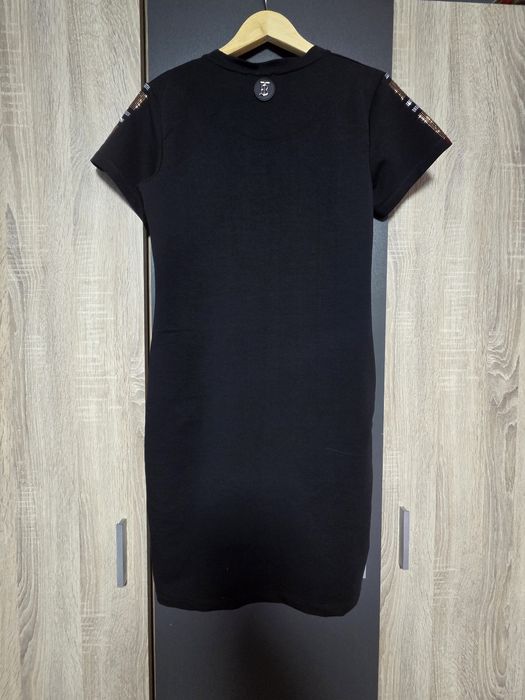 Рокля размер S нова