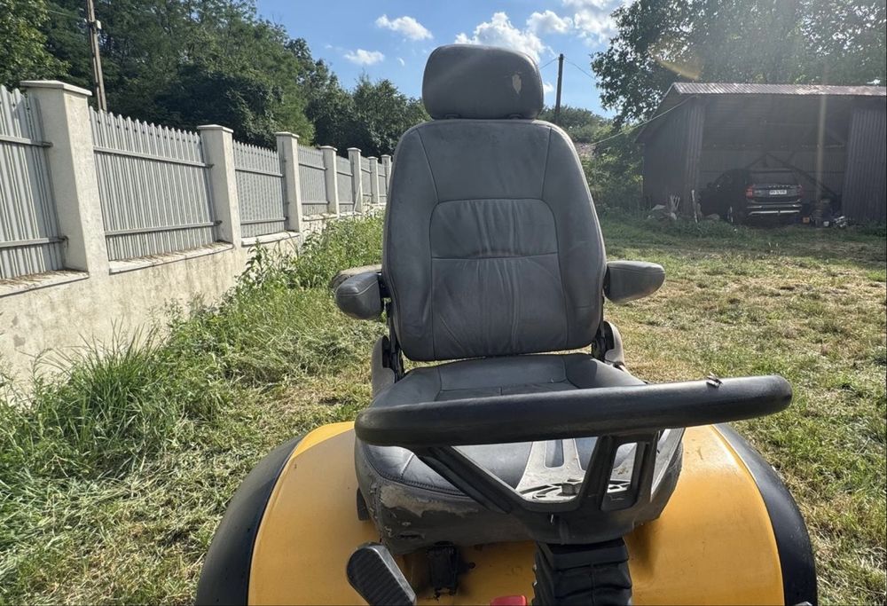 Cub Cadet Diesel Kubota D640 18 CP | 1.300 ore | Masă 133 cm | Tuns Gazon | Servo