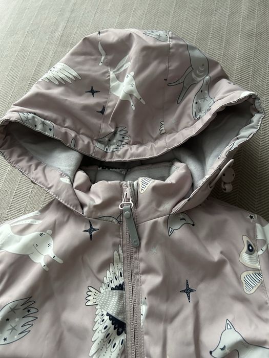 Продам демисезонную куртку на девочку