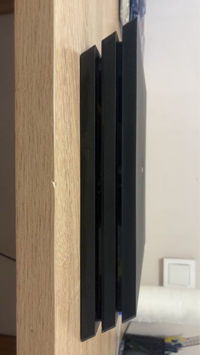 Продается PlayStation 4 Pro
