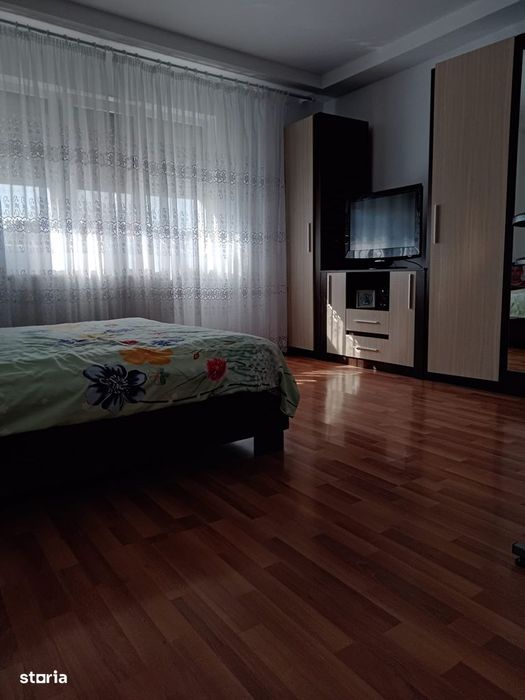 Casă spațioasă cu etaj și teren generos, zona urbană