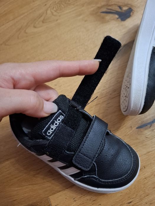 Adidasi mărime 24