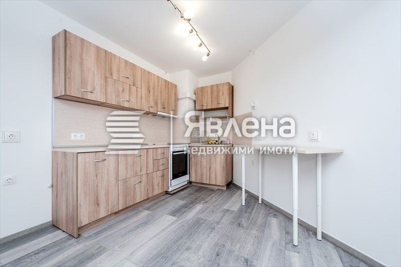 Луксозен, необзаведен !