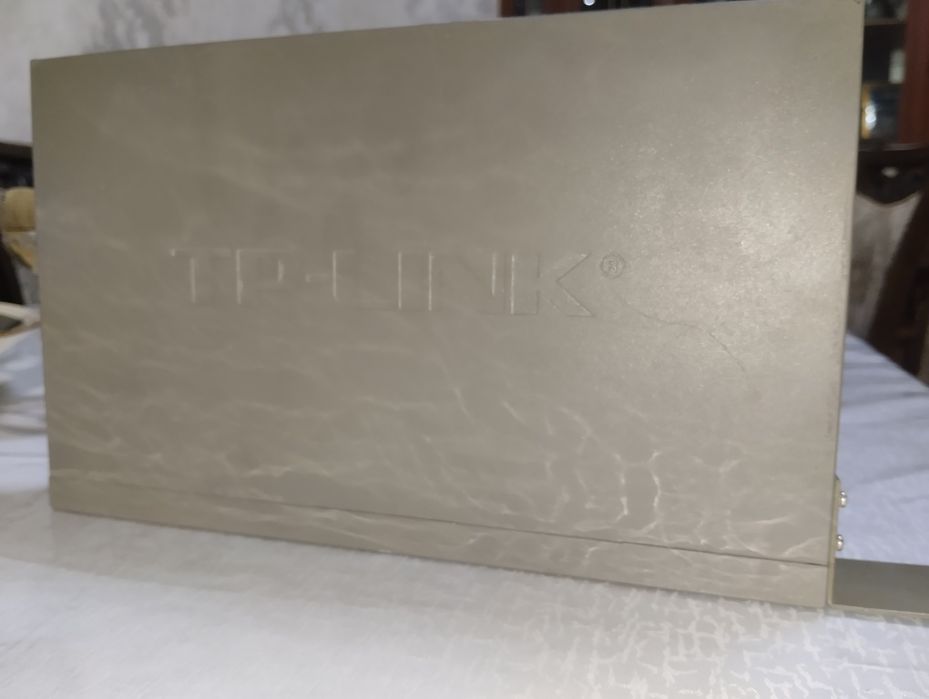 Продаётся надёжный сетевой коммутатор TP-Link TL-SG1024D.
Отлично подх