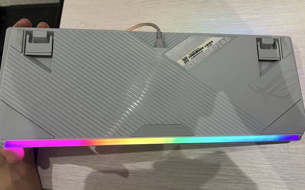 Девайсы Asus ROG Strix Наушники и Клавиатура
