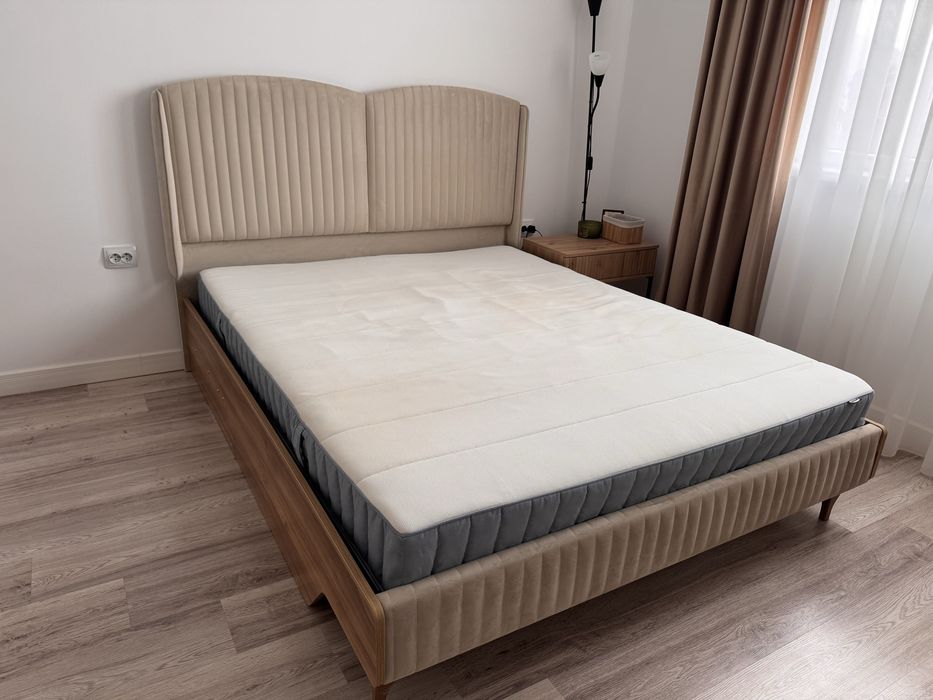 Pat 160x200 tapitat cu lada depozitare XXXLutz si saltea Ikea