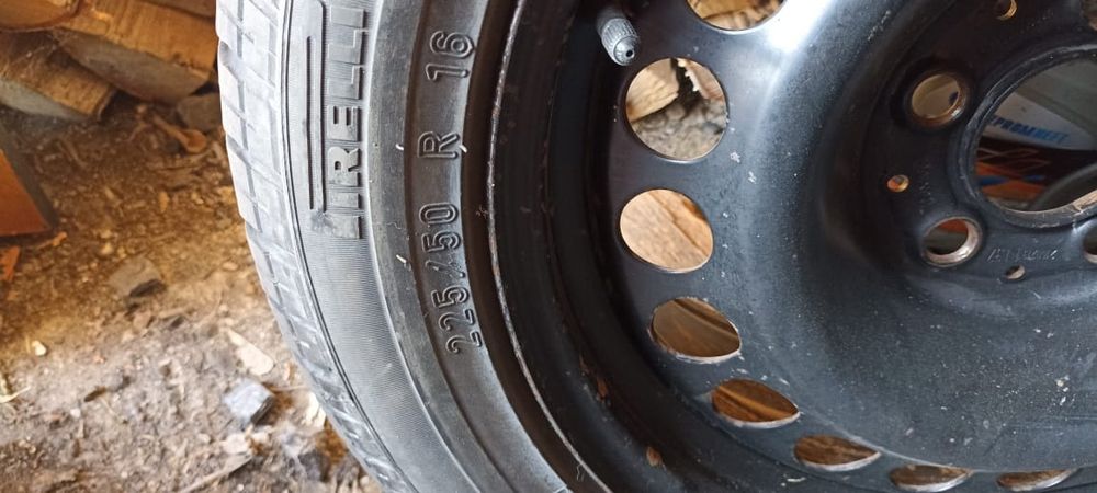 Зимняя резина 215/55/16