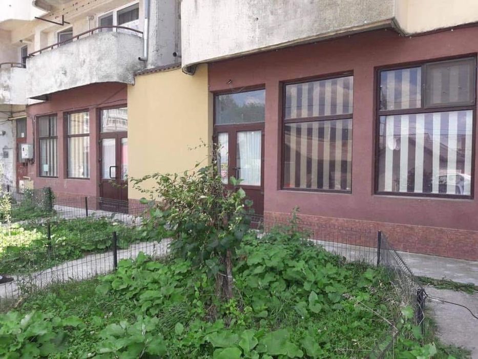 Inchiriez spatii comerciale