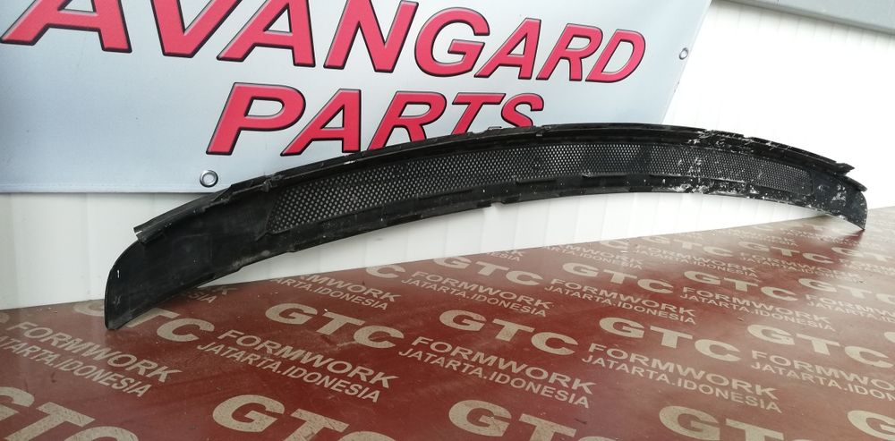 Лайстна/решетка за преден капак Mercedes Vaneo w414