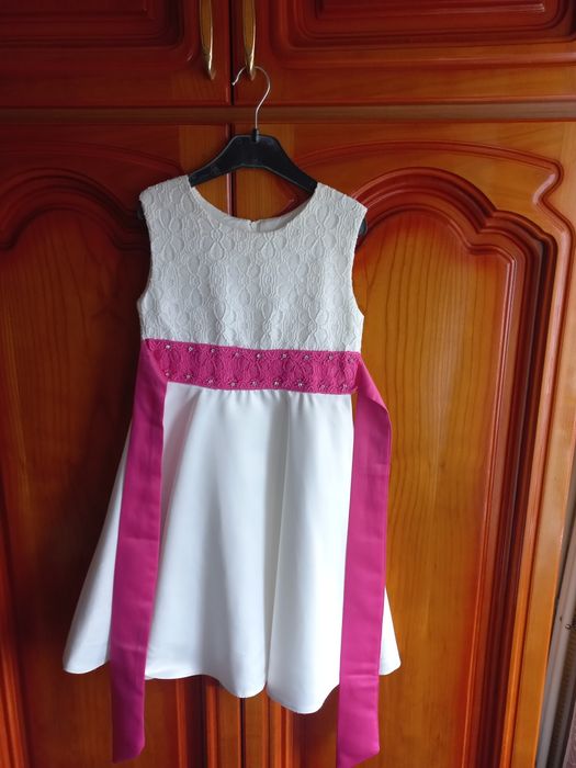 Vând 3 rochii elegante