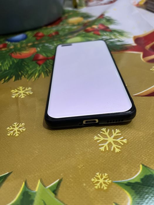 Vine la pachet cu 3 huse si cablu