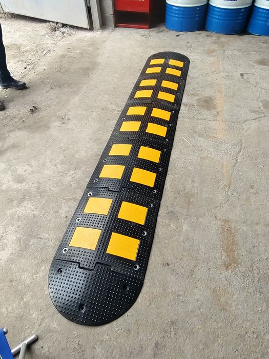 Идн лежащей полицейский