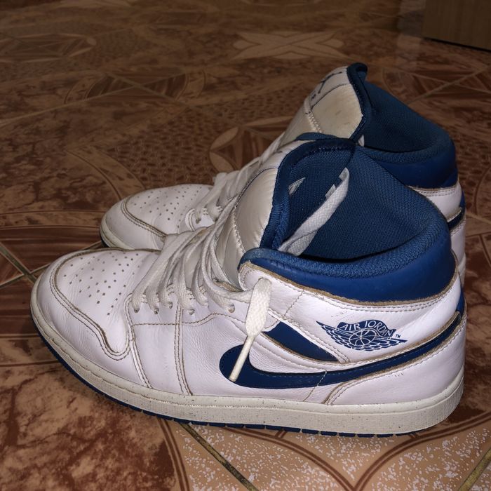 Jordan 1 Mid Au fost purtati de 4 5 ori si cumparti din buzz