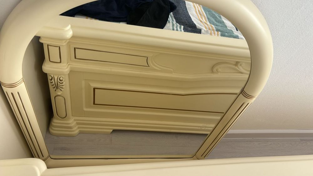 Продается спальная гарнитура