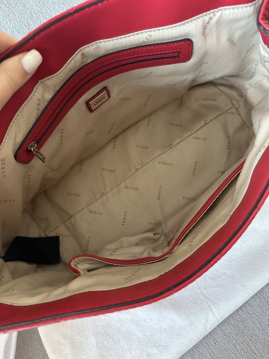 Червена чанта Guess