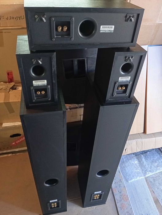 JAMO 626 система за домашно кино.