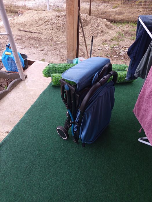 Vând căruț sport  Chicco