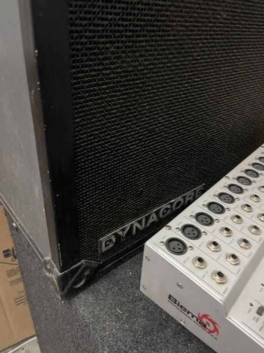 Тонколони и субуфер със стъпало