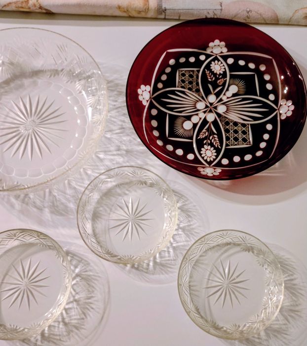 Platou, farfurioare, pahare cristal