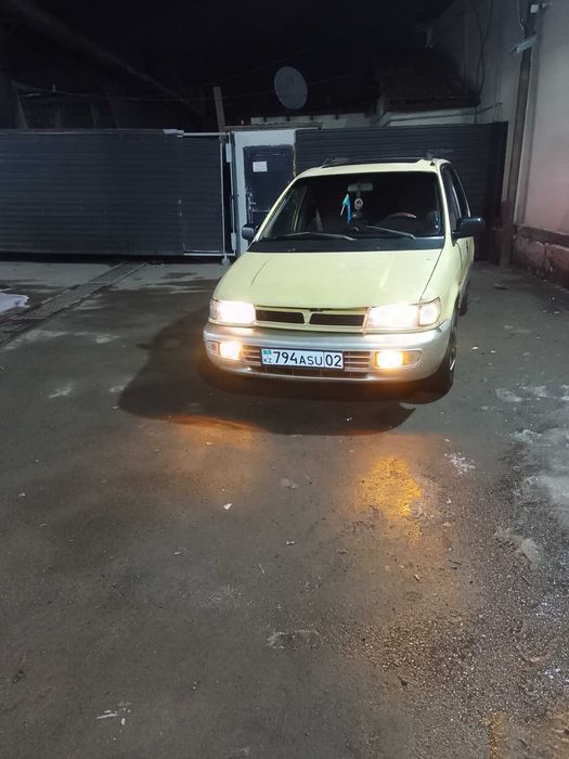 Митсубиси спейс раннер