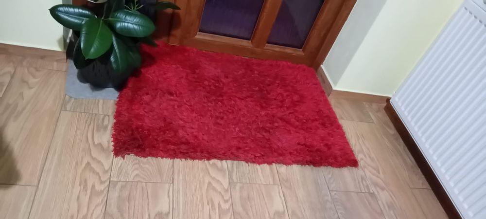 Vând covor rosu 3bucati