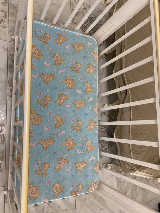 Детская кровать белого цвета