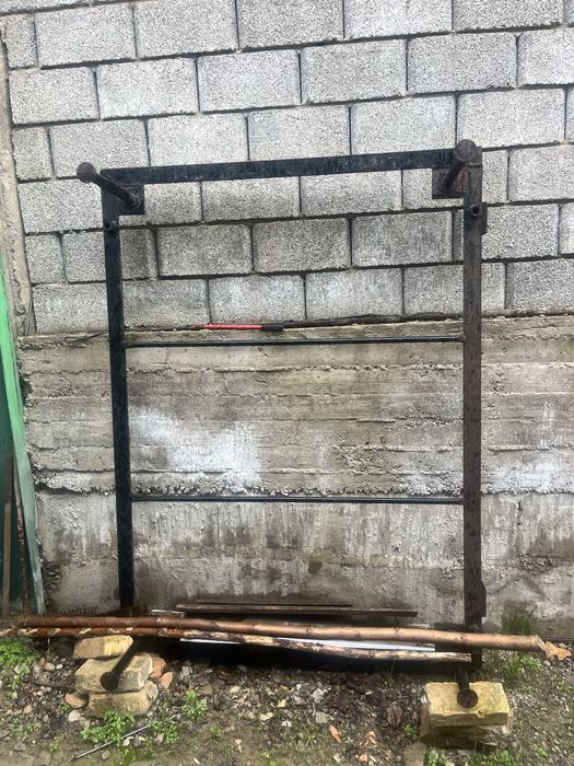 Каркасная делезная кровать