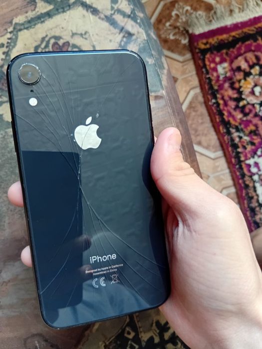 Продам iPhone XR