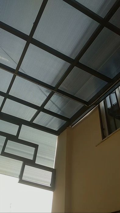 Металлический навес без стоек (современная конструкция)