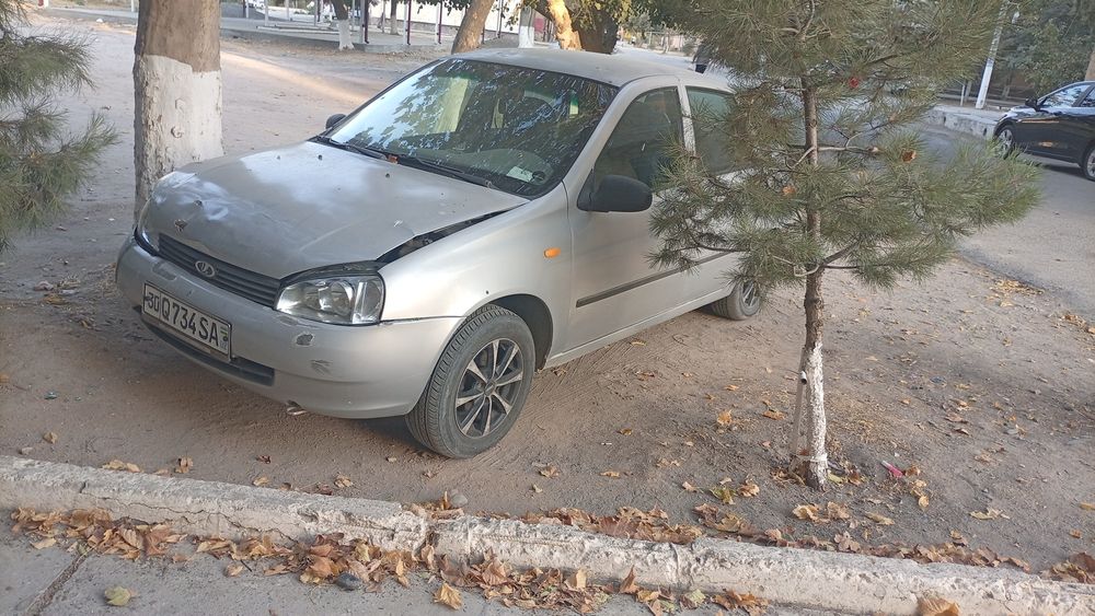 Срочно продаю машину Лада калина