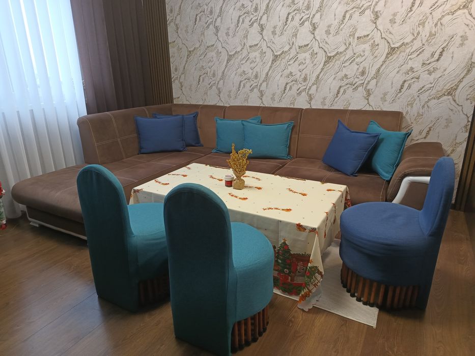 3 броя табуретки+6 възглавнички