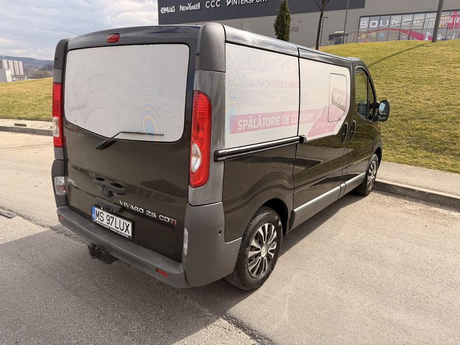 Opel vivaro 2.5 Diesel 8+1