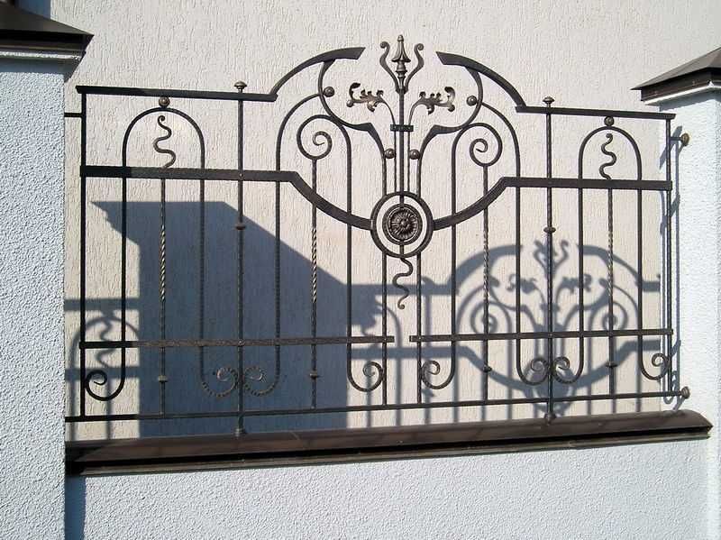 Изготовление и монтаж  Решеток , навесов , ограждения , козырьков .