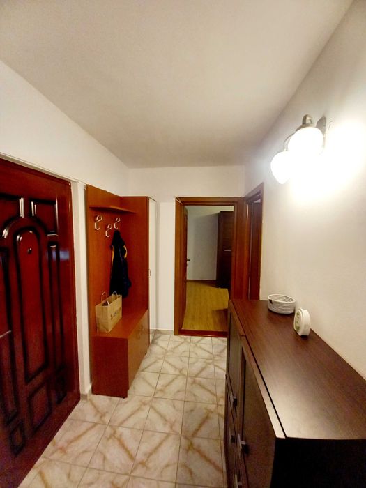 Inchiriez apartament 2 camere, decomandat, Etaj 2, Oituz/Marinex